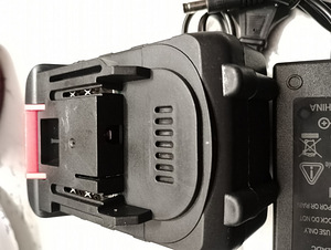 Makita jaoks 3ah + laadija (2 foto / 2)
