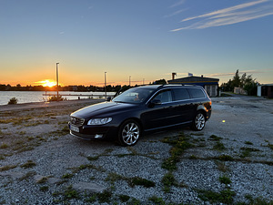 Volvo v70 Summum D4 My2015 (1 foto / 15)