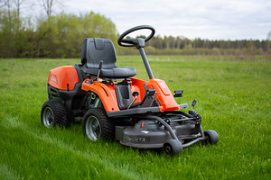 Murutraktor / Raider Husqvarna R 112C (1 foto / 4)