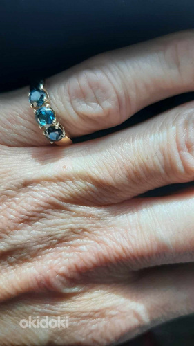 Золотое кольцо с синими бриллиантами. (фото #10)