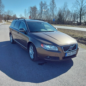 M: Volvo v70 2.0 100kw D3 momentum (2 foto / 14)
