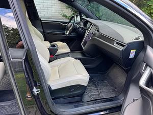 2016 Tesla Model X90D (8 фото из 13)
