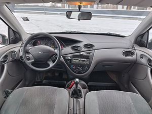 Ford Focus Turnier 1.8 (12 foto / 15)