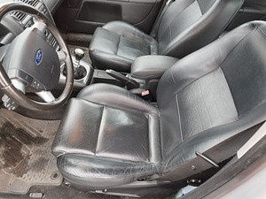 Ford Mondeo Ghia (9 foto / 13)