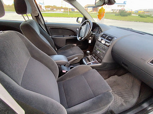 Ford Mondeo 2.5 Ghia (10 foto / 14)