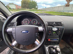 Ford Mondeo Ghia 2.5 V6 (13 foto / 13)
