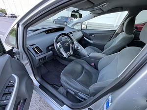 Toyota Prius Advanced (9 foto / 14)