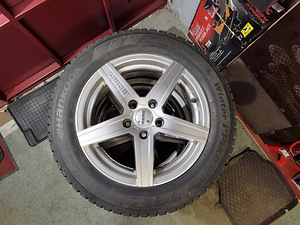 R16 205 60 литые диски MOMO шипованные шины Hankook (1 фото из 6)
