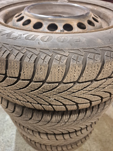 Goodyear R14 4x100 175/65 Honda, Mitsubishi, Nissan, Mini (1 foto / 8)