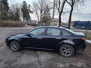 Alfa Romeo 159 (7 foto / 15)