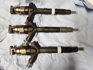 Toyota Avensis T25 varuosad 2.0 D4D; pihustid, ECU, MAF (1 foto / 3)