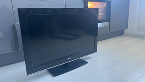 Телевизор LG 32’’ (1 фото из 3)