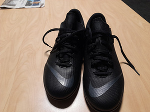 Jalgpallisaapad NIke uus 40.5 (1 foto / 4)