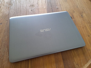 Asus ноутбук (3 фото из 4)