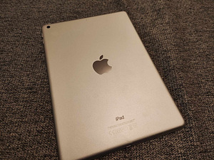 5. põlvkonna iPad, WiFi + mobiilside, 32 GB (2 foto / 4)