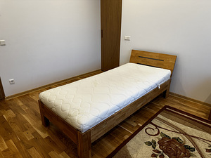 Продам б/у кровать 90см*200см с матрасом. (2 фото из 3)