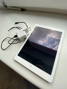 iPad Air 16GB (5 foto / 5)
