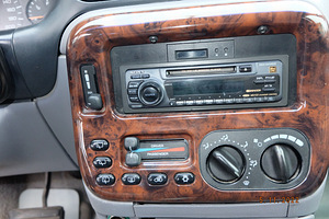 Chrysler grand voyager 3,3 116 1997 (9 foto / 12)