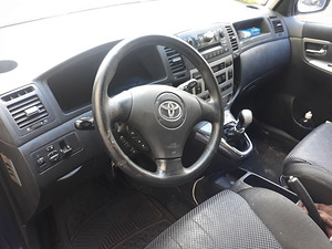 Toyota corolla verso 2003 (4 foto / 8)