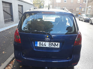 Toyota corolla verso 2003 (7 foto / 8)