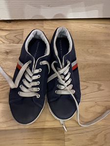 Hilfiger tennised, s.38 (1 foto / 2)