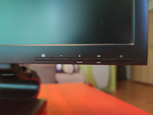 MONITOR HP Compaq LA2306x (6 foto / 9)