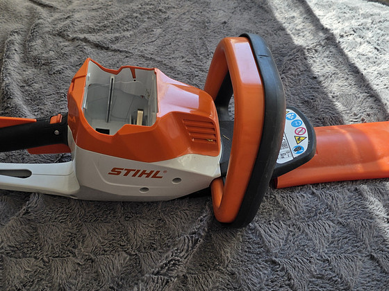 Аккумуляторный кусторез Stihl HSA 56