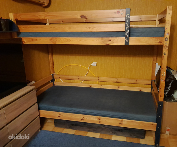 Кровати б/у двухъярусные 90×200 + детская мебель. (фото #1)