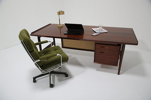 Vintage Danish Executive Rosewood Desk by Arne Vodder (2 foto / 7)