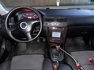 Volkswagen Bora 2.3 v5 manual 110kw (5 фото из 6)