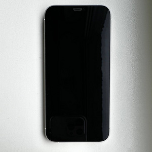 iPHONE 12 (1 foto / 3)
