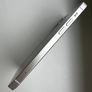 iPHONE 12 (3 foto / 3)