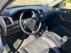 Honda Accord 2.0i 2003a (8 foto / 9)