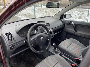 VW POLO 1.4i мануал 2008 (6 фото из 9)