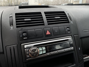 VW POLO 1.4i мануал 2008 (8 фото из 9)