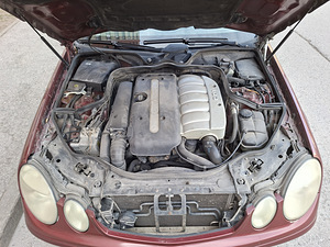 Mercedes-Benz E 270 2.7 R5 130kW (13 фото из 15)