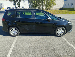 OPEL Zafira Tourer. (4 foto / 13)