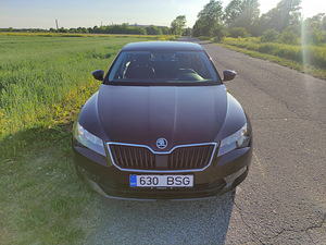 Skoda Superb (2 фото из 14)