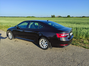 Skoda Superb (3 фото из 14)