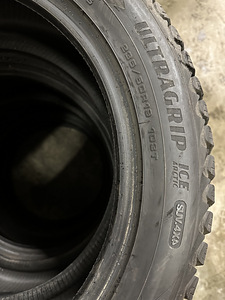 Goodyear Ultra Grip Ice Artic 235/50/19 (3 foto / 3)