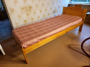 Täispuidust voodi 80x200 koos madratsiga (1 foto / 5)