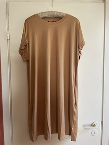 Uus kleit XL (1 foto / 2)