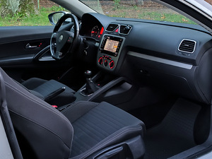 Volkswagen Scirocco 2.0TDI (5 фото из 12)