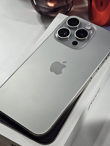 iPhone 15pro 256gb natural titanium