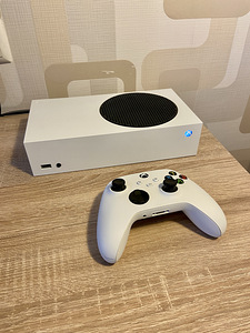 XBOX Series S + lisapult + laadimisjaam (1 foto / 2)