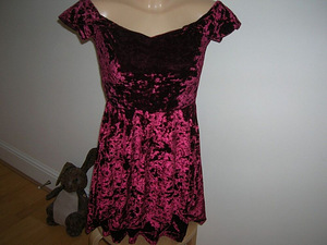 Crushed Velvet Off Shoulder Burgundy Dress Ex Brand Size M (2 foto / 3)