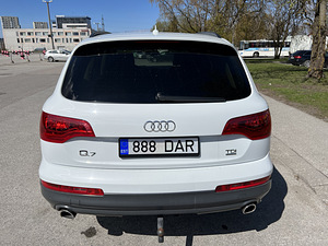Auto audi Q7 2014 (2 foto / 15)