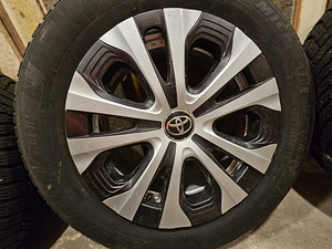 Новые шины Michelin 195, 65R15, оригинальные диски Toyota (1 фото из 4)