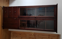 Деревянная мебель (витринный шкаф, тумбочка, полка)