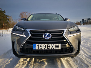 Lexus NX300h Hybrid AWD (2 foto / 15)